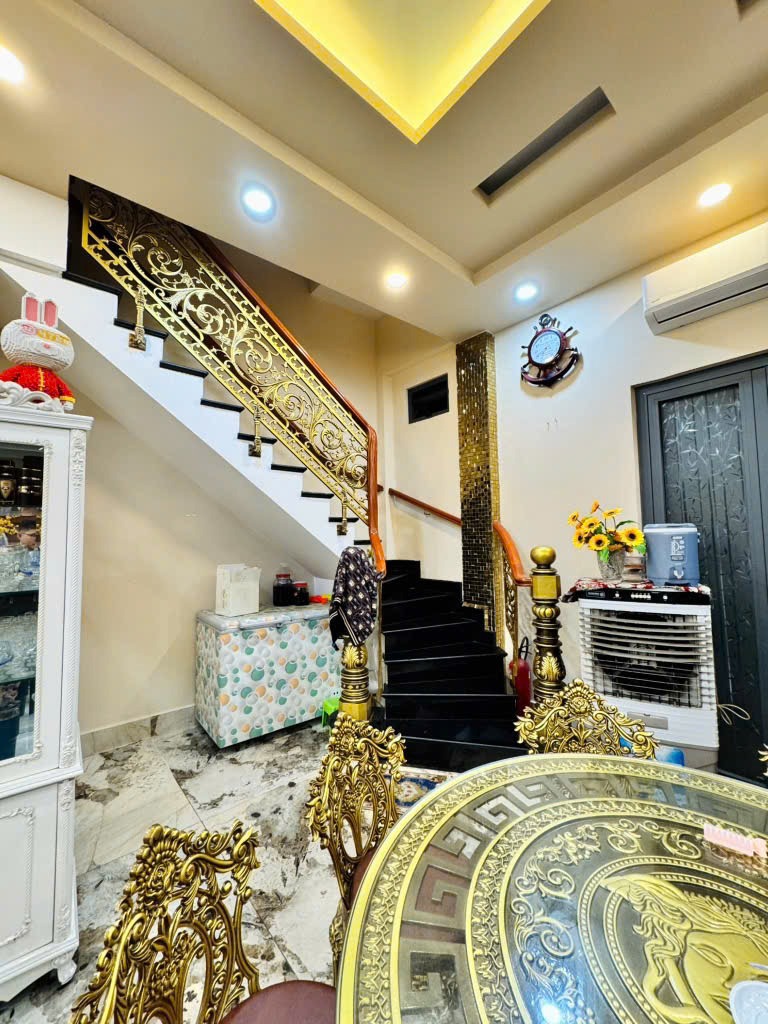 Bán Nhà Nguyễn Tri Phương, P4, Q10 - 92m2, 5 Tầng, Giá 17 Tỷ