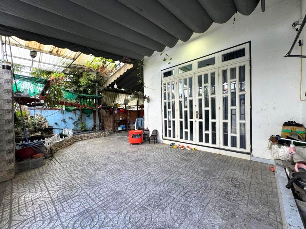 Giảm 100tr! Nhà 3 Tầng, Lô Góc, 158m² Đ.6m, Sát Chợ HM - Giá Sốc