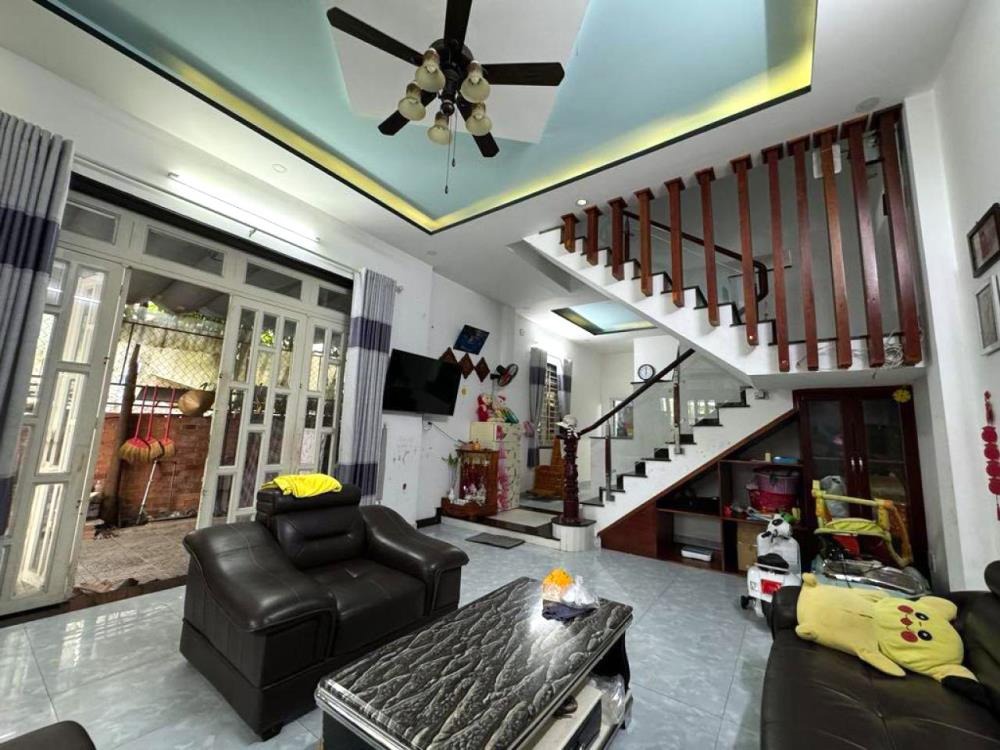 Giảm 100tr! Nhà 3 Tầng, Lô Góc, 158m² Đ.6m, Sát Chợ HM - Giá Sốc