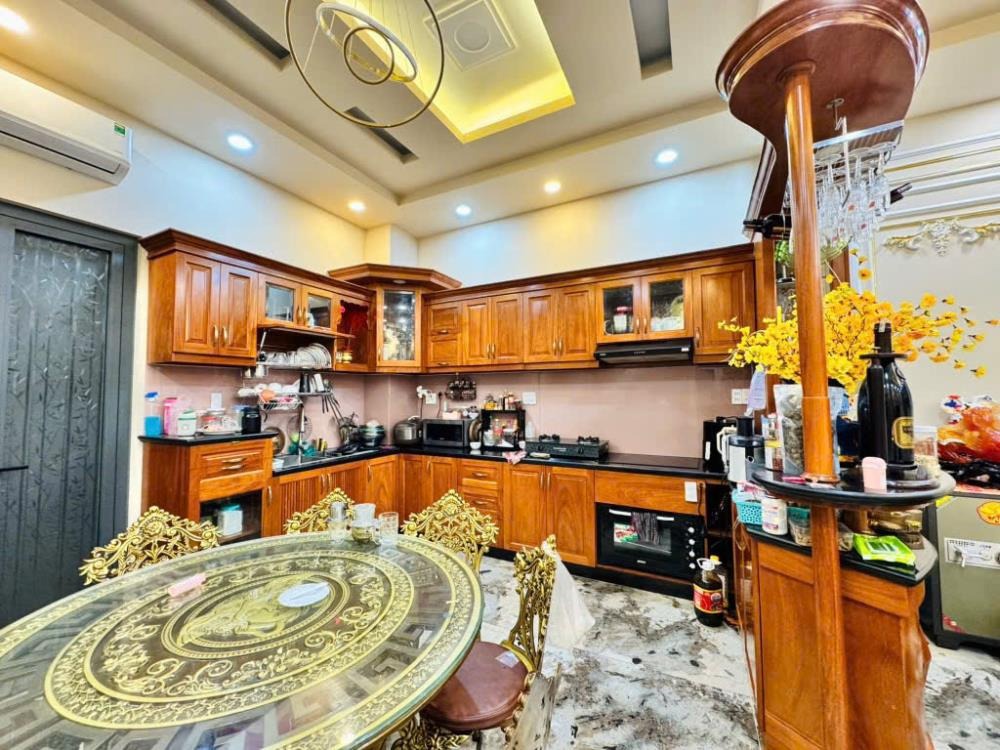 Bán Nhà Nguyễn Tri Phương, P4, Q10 - 92m2, 5 Tầng, Giá 17 Tỷ