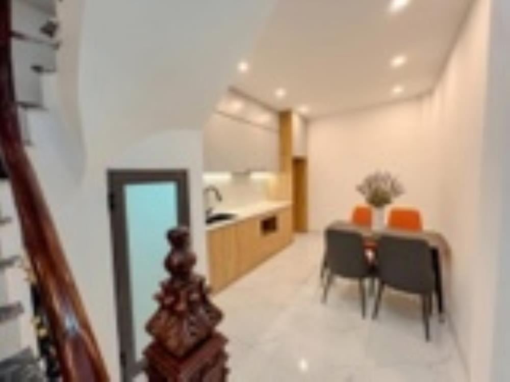 Nhà phố Trần Phú - Vị trí đẹp, Ô tô đỗ cửa - Giá 11 tỷ