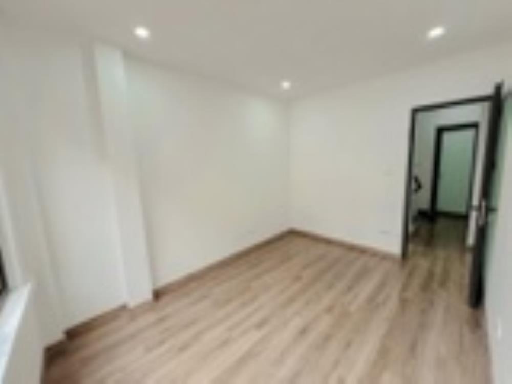 Nhà phố Trần Phú - Vị trí đẹp, Ô tô đỗ cửa - Giá 11 tỷ
