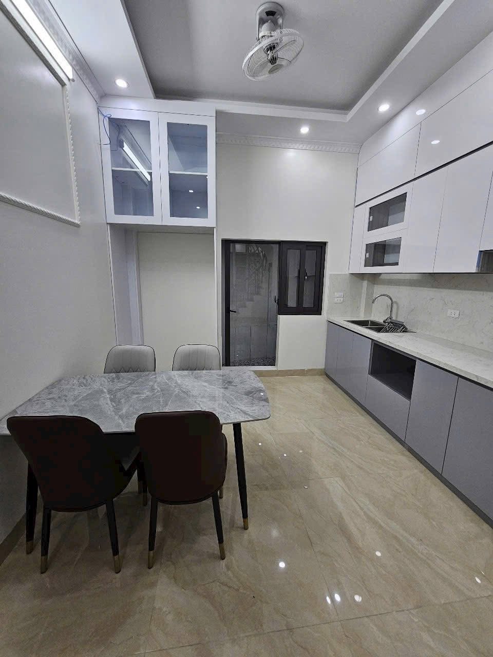 Bán nhà Ngô Quyền, Hà Đông: Ô tô đỗ cửa, 6 phòng ngủ, giá 10 tỷ