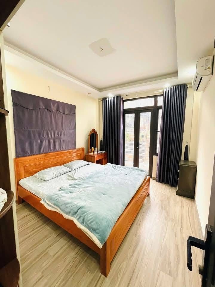 Bán nhà Ngô Quyền, Hà Đông: Ô tô đỗ cửa, 6 phòng ngủ, giá 10 tỷ