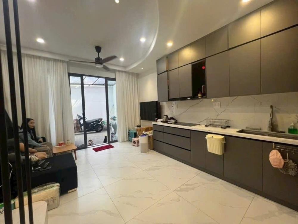 Chỉ 4.7 tỷ - Nhà mới 92m2, 3PN, Hẻm Xe Hơi - Quận 9