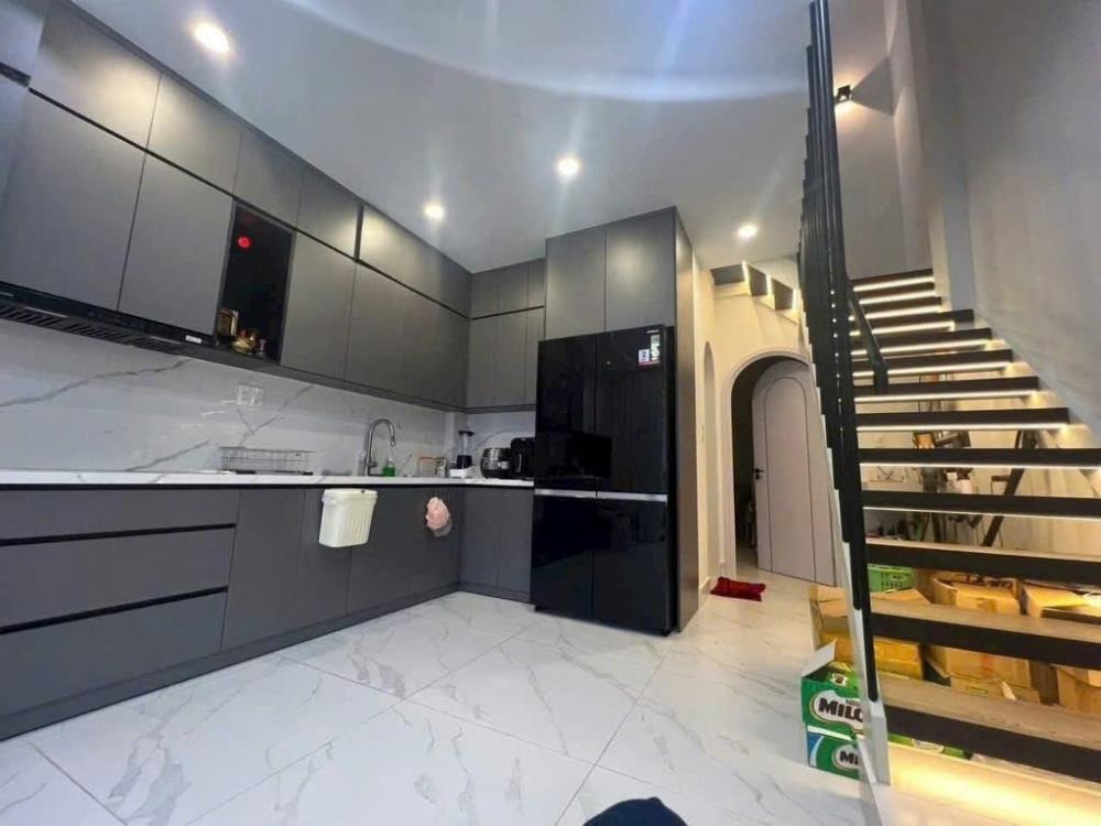 Chỉ 4.7 tỷ - Nhà mới 92m2, 3PN, Hẻm Xe Hơi - Quận 9