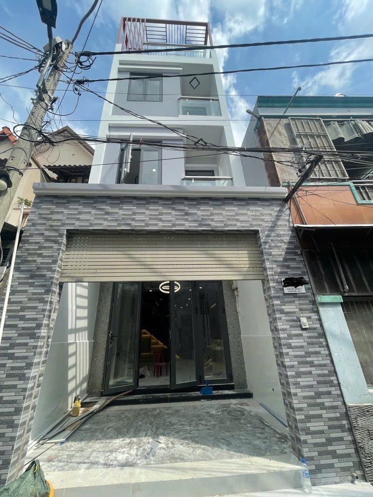 Bán nhà Quận 7 - 62m2 - 4PN - Giá 7.75 tỷ - Hẻm Xe Hơi