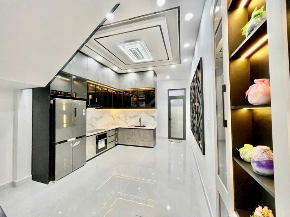 Bán nhà Quận 7 - 62m2 - 4PN - Giá 7.75 tỷ - Hẻm Xe Hơi