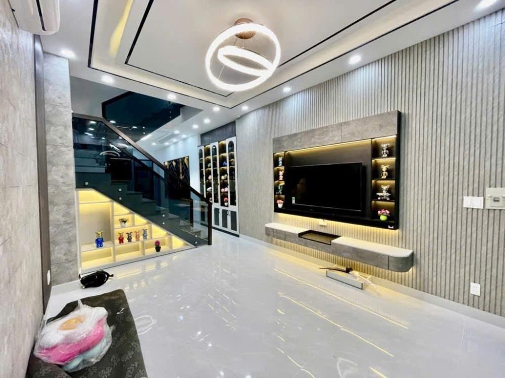 Bán nhà Quận 7 - 62m2 - 4PN - Giá 7.75 tỷ - Hẻm Xe Hơi