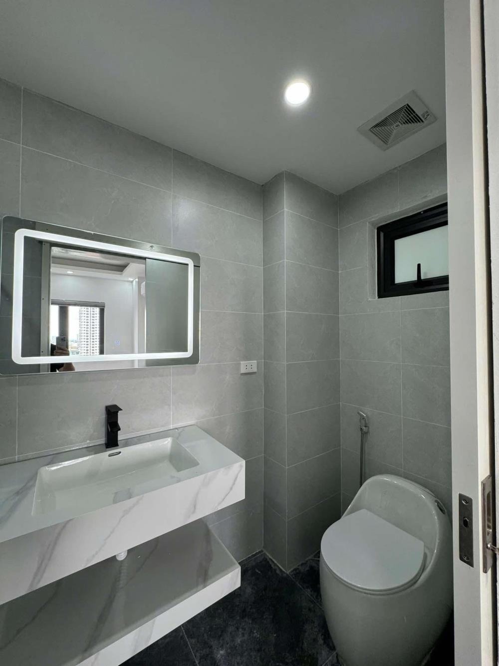 Bán Căn Hộ 3PN Chung Cư C4 Nguyễn Cơ Thạch, Full Đồ Xịn, 106m²