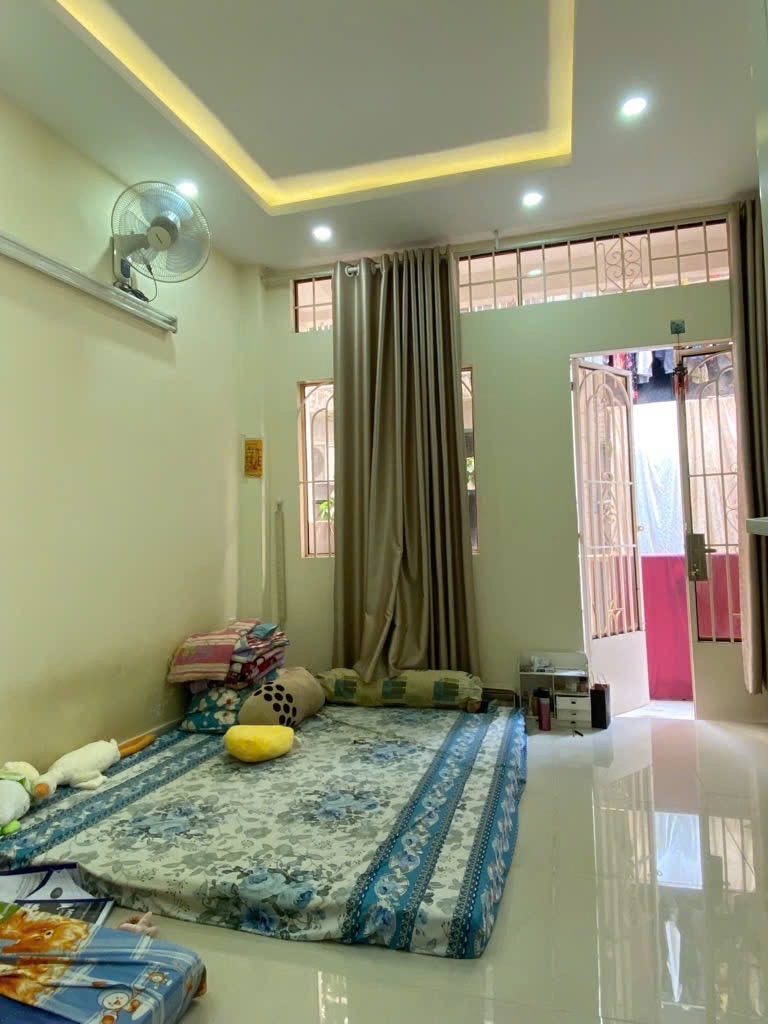 Hẻm Thông - Nhà 3 Tầng Đúc - 3PN, 2WC - Hoàng Sa, Quận 3