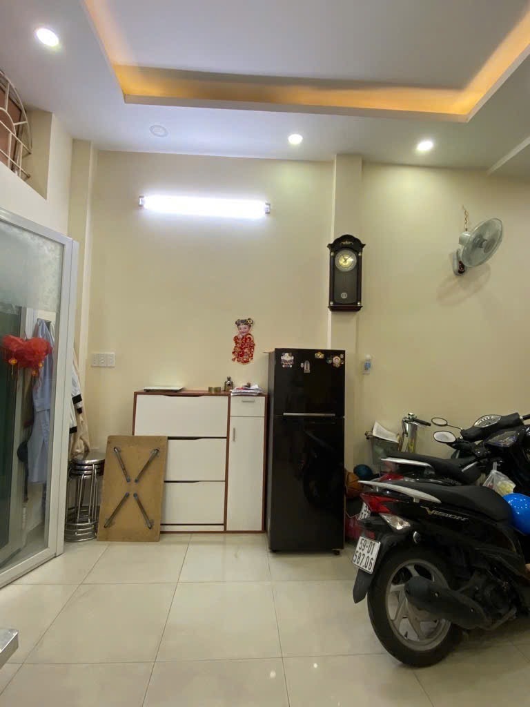 Hẻm Thông - Nhà 3 Tầng Đúc - 3PN, 2WC - Hoàng Sa, Quận 3
