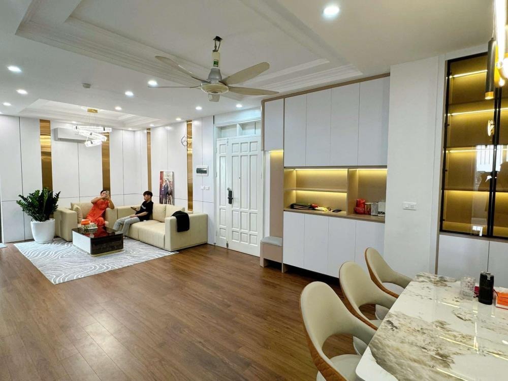 Bán Căn Hộ 3PN Chung Cư C4 Nguyễn Cơ Thạch, Full Đồ Xịn, 106m²