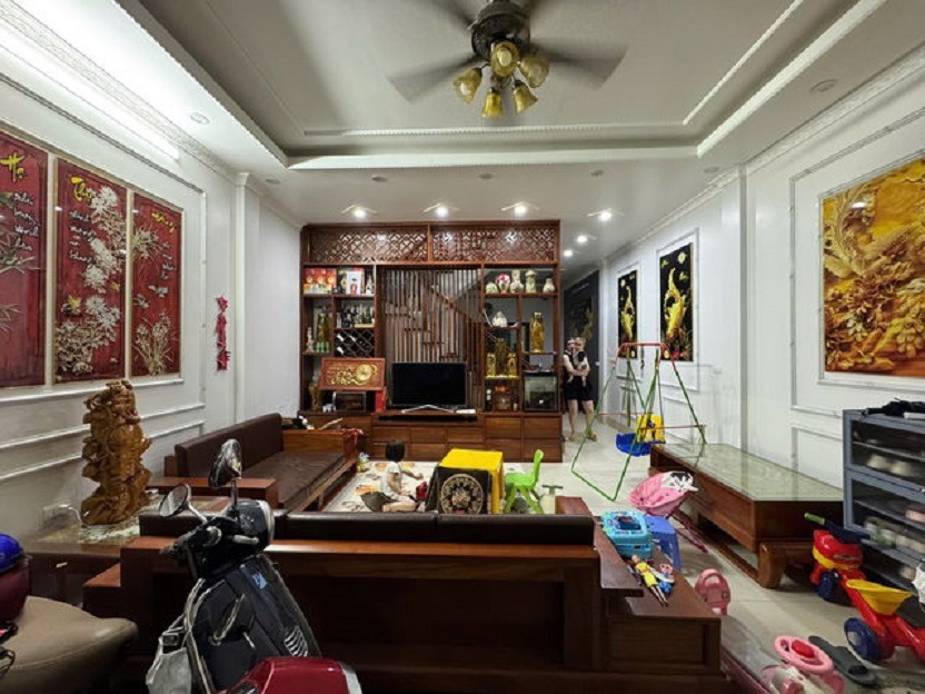 Nhà Phố Hoàng Mai 61m2, 5 Tầng, Ô Tô Đỗ Cửa, Full Nội Thất - Vị Trí Đắc Địa