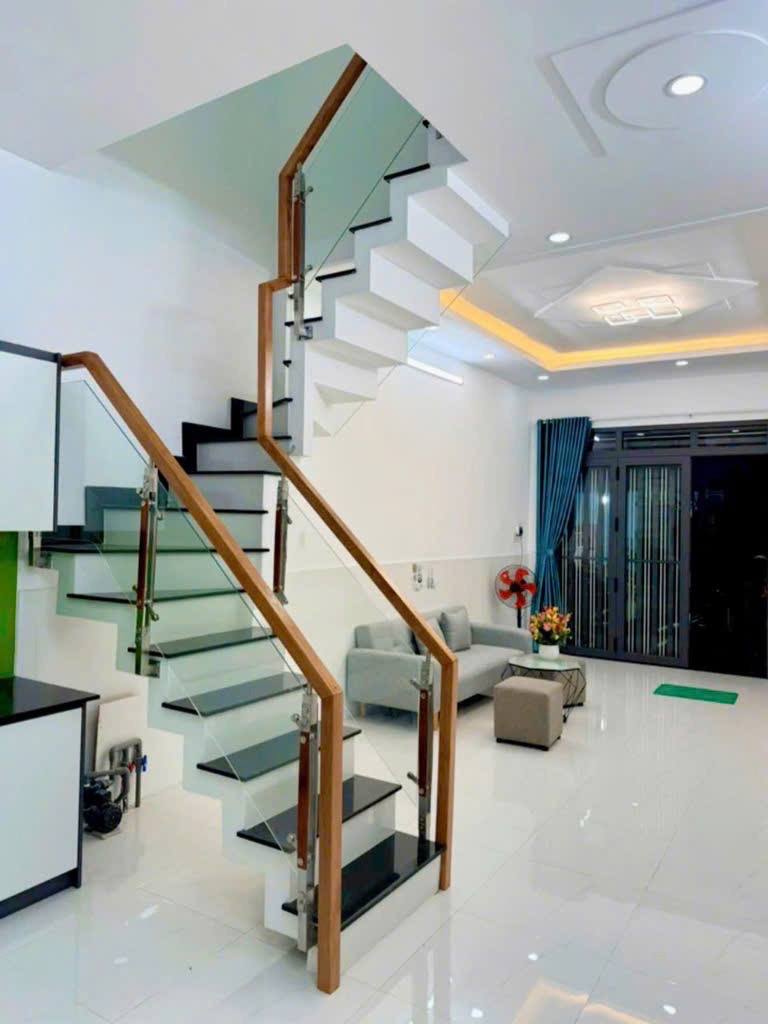 🏠 Siêu phẩm 2 Tầng, Hẻm Xe Hơi 5m, Giáp Tân Phú - Chỉ 4 Tỷ!