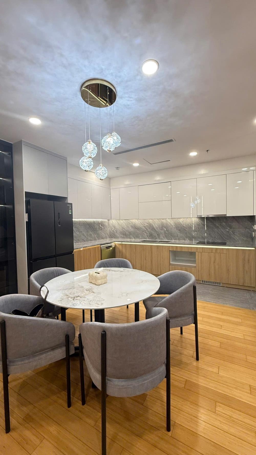 Bán căn hộ The Zei Mỹ Đình: 2PN, Full đồ, View đẹp - Giá 8.8 tỷ