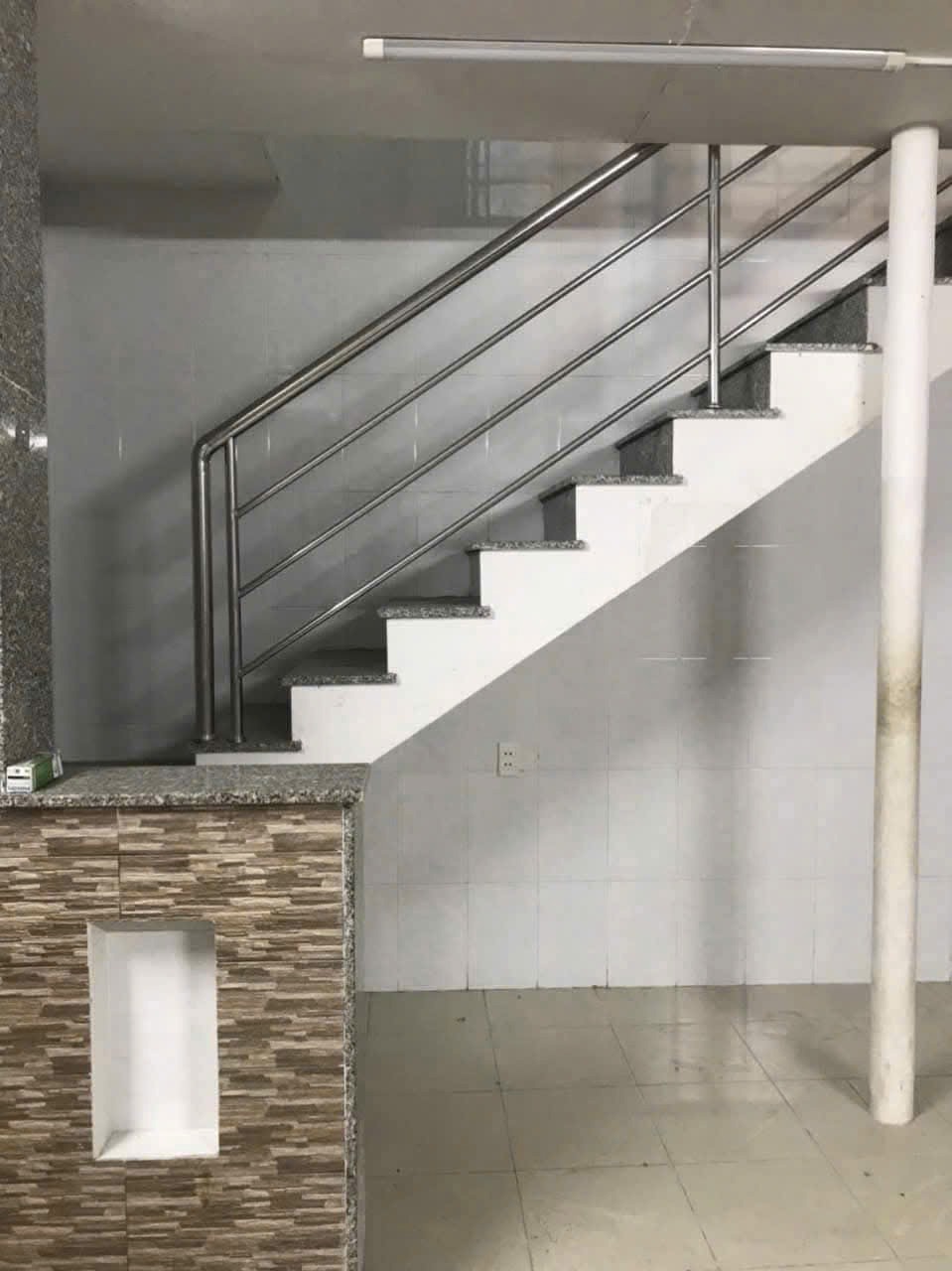 Nhà Phố 1 Trệt 2 Lầu Cống Quỳnh Quận 1 - Giá Rẻ, Vị Trí Trung Tâm
