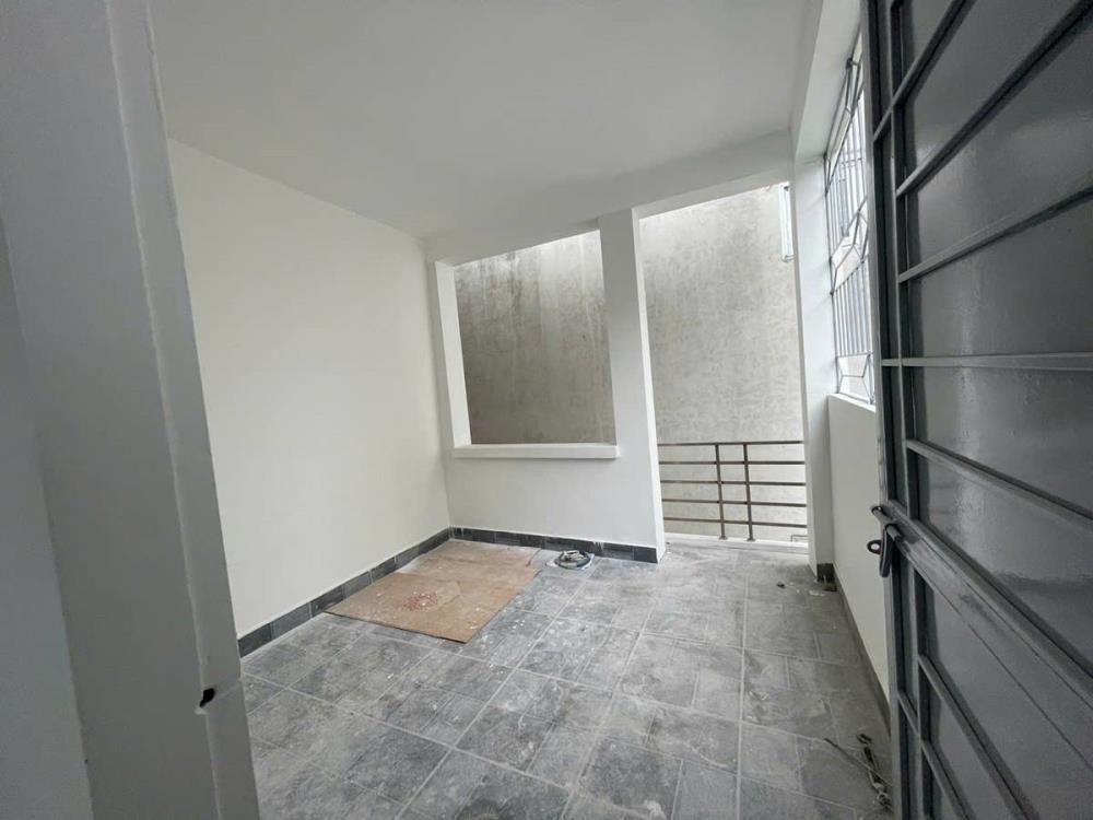 Bán nhà Quận Hoàng Mai: 31m2, 4 tầng, 6.5 tỷ, ngõ nông, gần ô tô