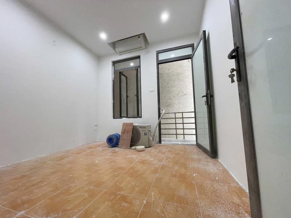Bán nhà Quận Hoàng Mai: 31m2, 4 tầng, 6.5 tỷ, ngõ nông, gần ô tô