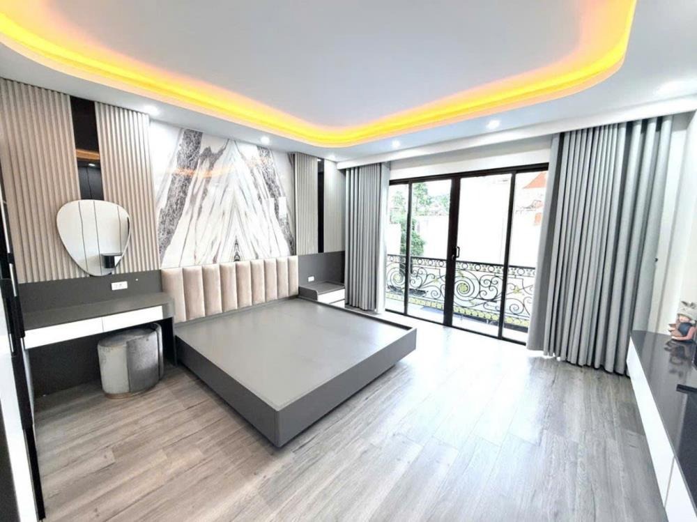 Bán nhà ngọc thụy 6 tầng thang máy, gara, ô tô vào nhà - Giá 13.96 tỷ