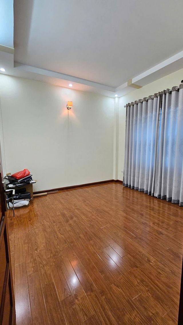 Bán Nhà Phố Thái Thịnh 60m2, 5 Tầng, Mặt Tiền 4.3m, Giá 22 tỷ - Vị Trí Đắc Địa