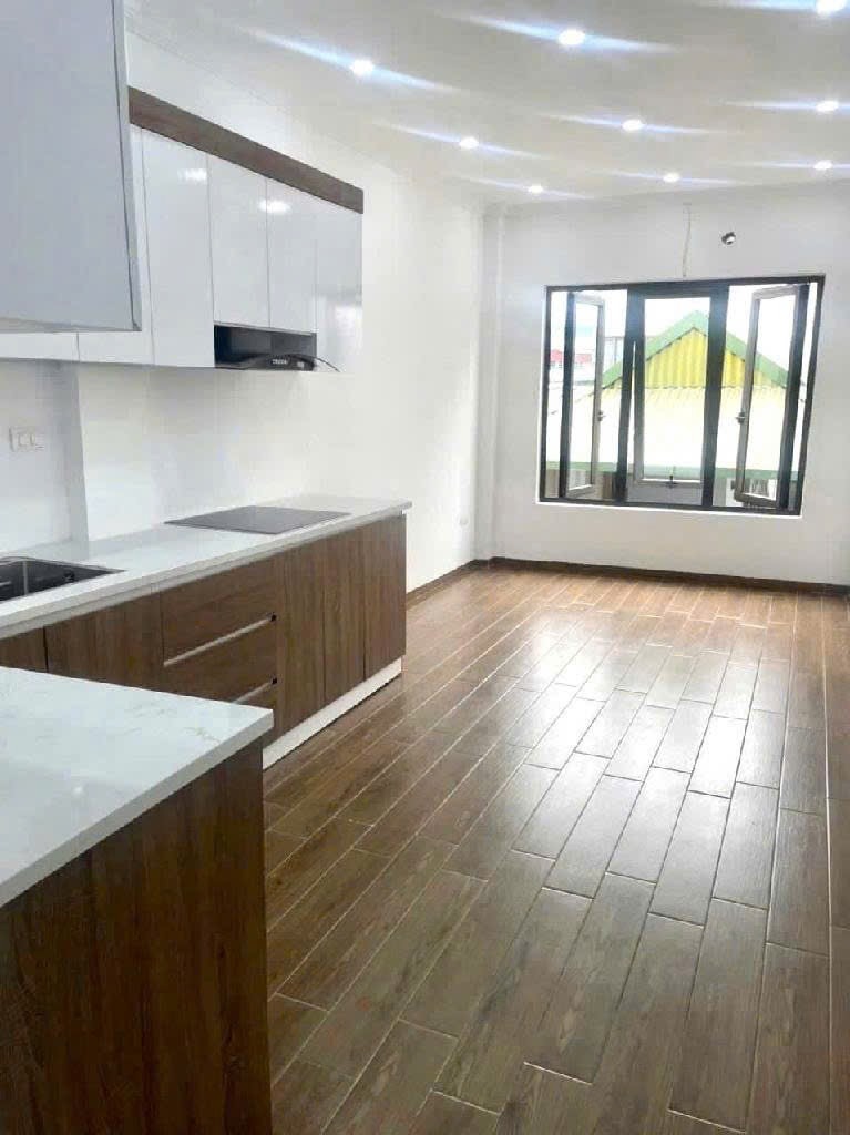 Bán nhà Đội Cấn 6 Tầng, Thang Máy, Ô Tô Đỗ Cận - Giá 9.9 Tỷ
