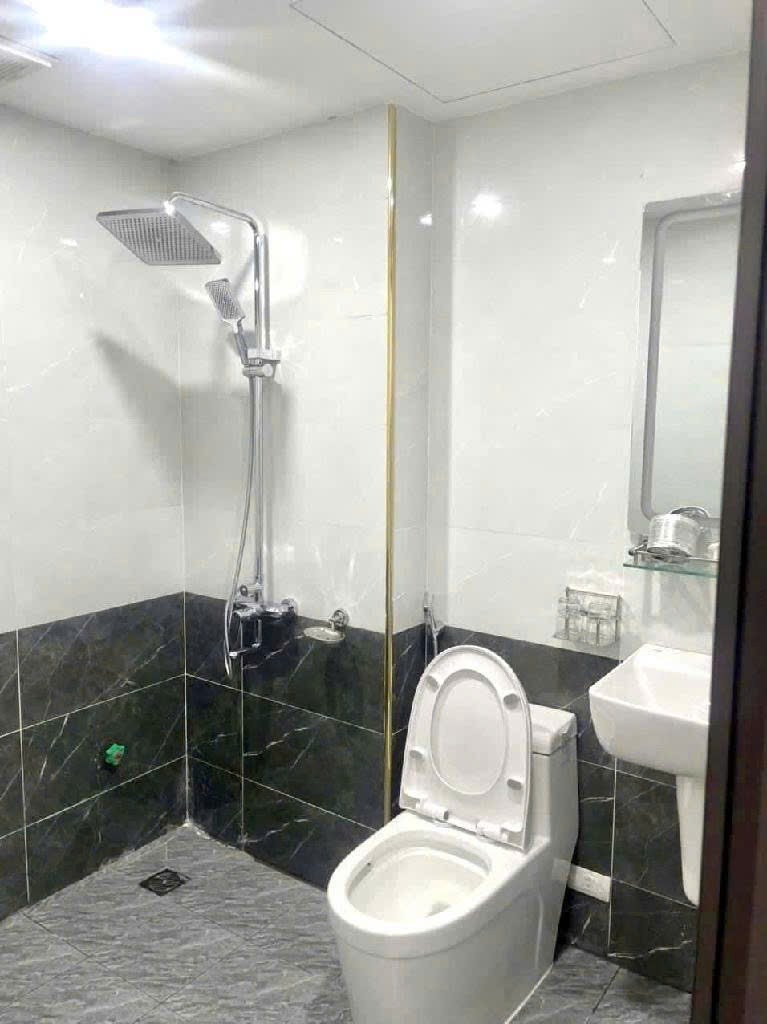 Bán nhà Đội Cấn 6 Tầng, Thang Máy, Ô Tô Đỗ Cận - Giá 9.9 Tỷ