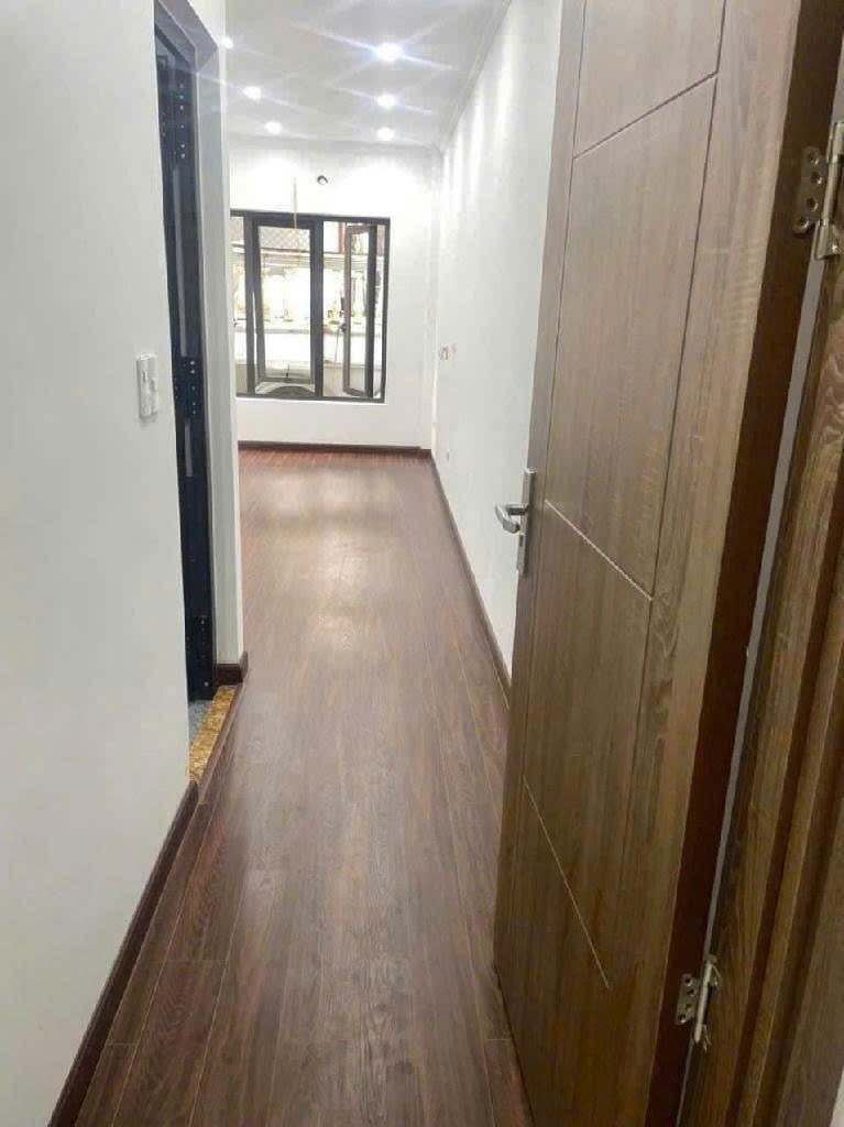 Bán nhà Đội Cấn 6 Tầng, Thang Máy, Ô Tô Đỗ Cận - Giá 9.9 Tỷ
