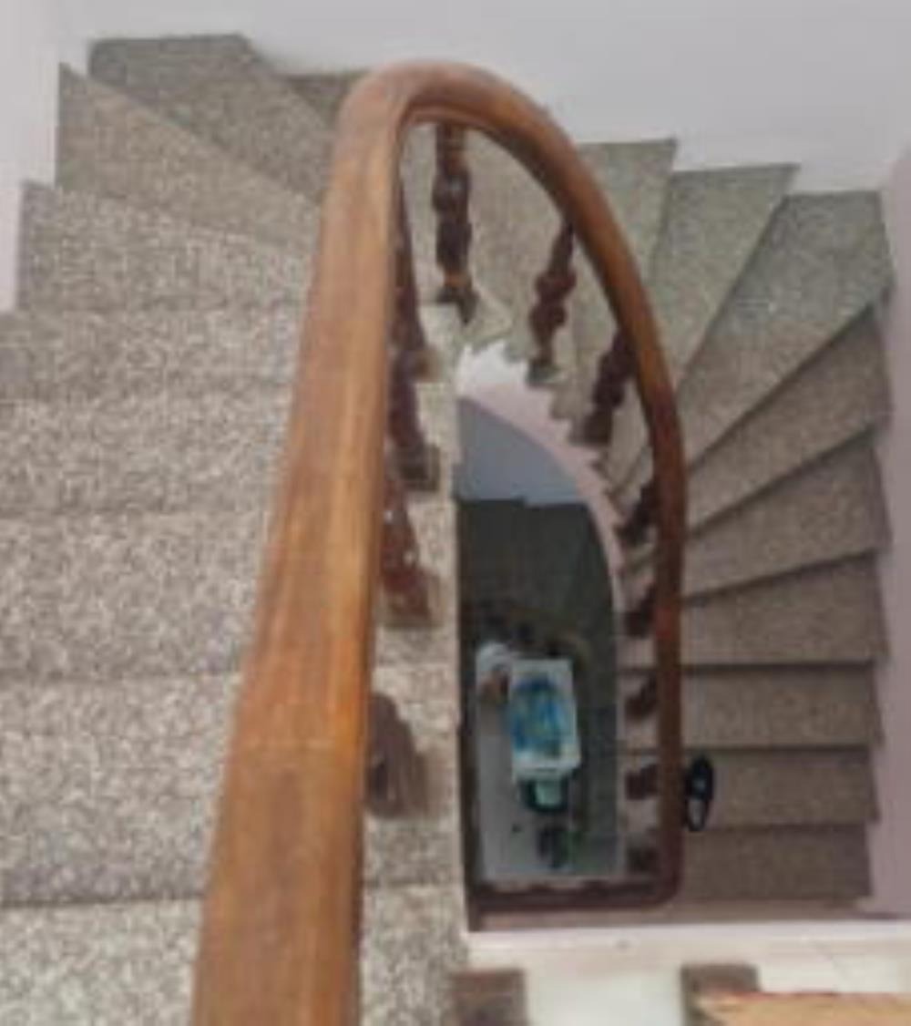 Nhà Nở Hậu 40m2, 8.8 Tỷ - Vị Trí Đắc Địa, Gần Hồ Tây - Quận Cầu Giấy