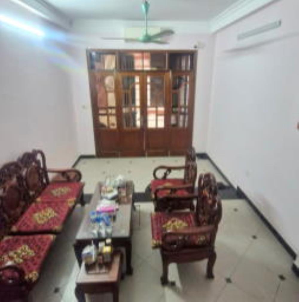 Nhà Nở Hậu 40m2, 8.8 Tỷ - Vị Trí Đắc Địa, Gần Hồ Tây - Quận Cầu Giấy