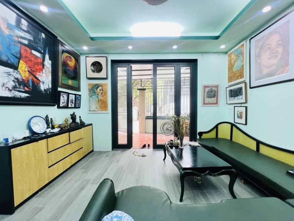 Bán nhà phố Thạch Bàn, Long Biên - 69m2, 3 Tầng, Mặt Ngõ, Giá 12.5 tỷ