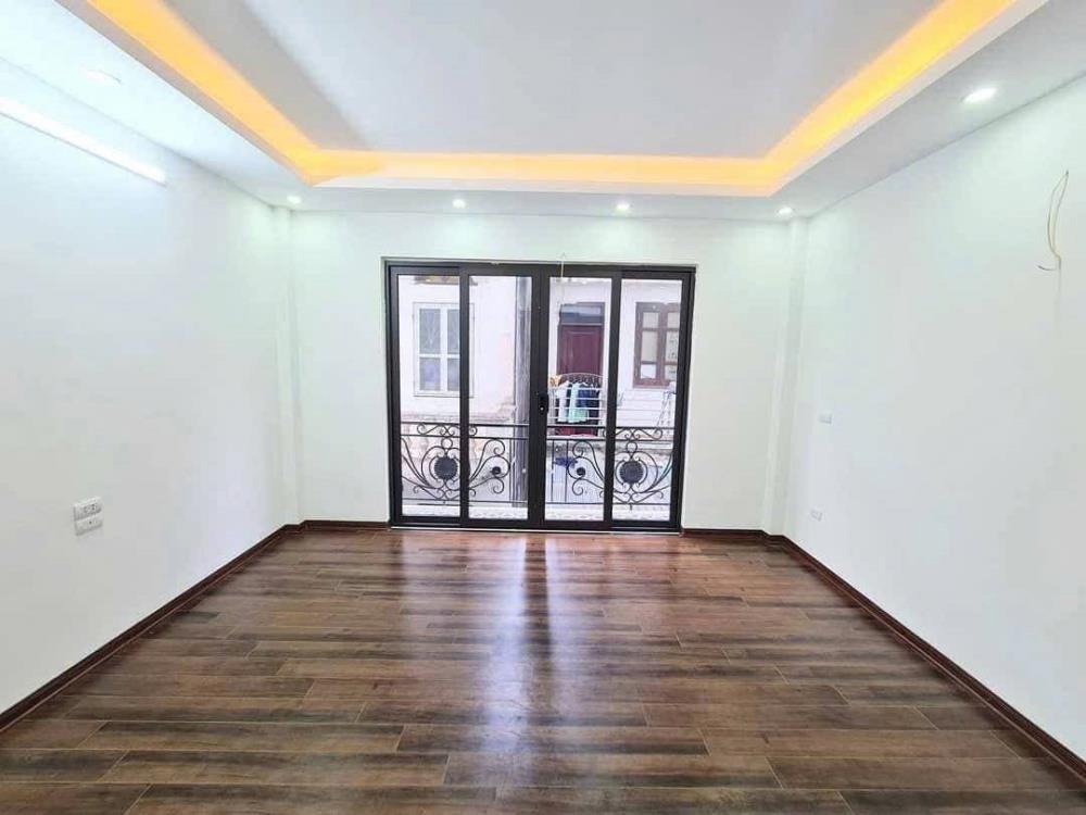 Bán Nhà Phố Trương Định - 33m2, 5 Tầng, Gần Ô Tô, Vị Trí Đắc Địa