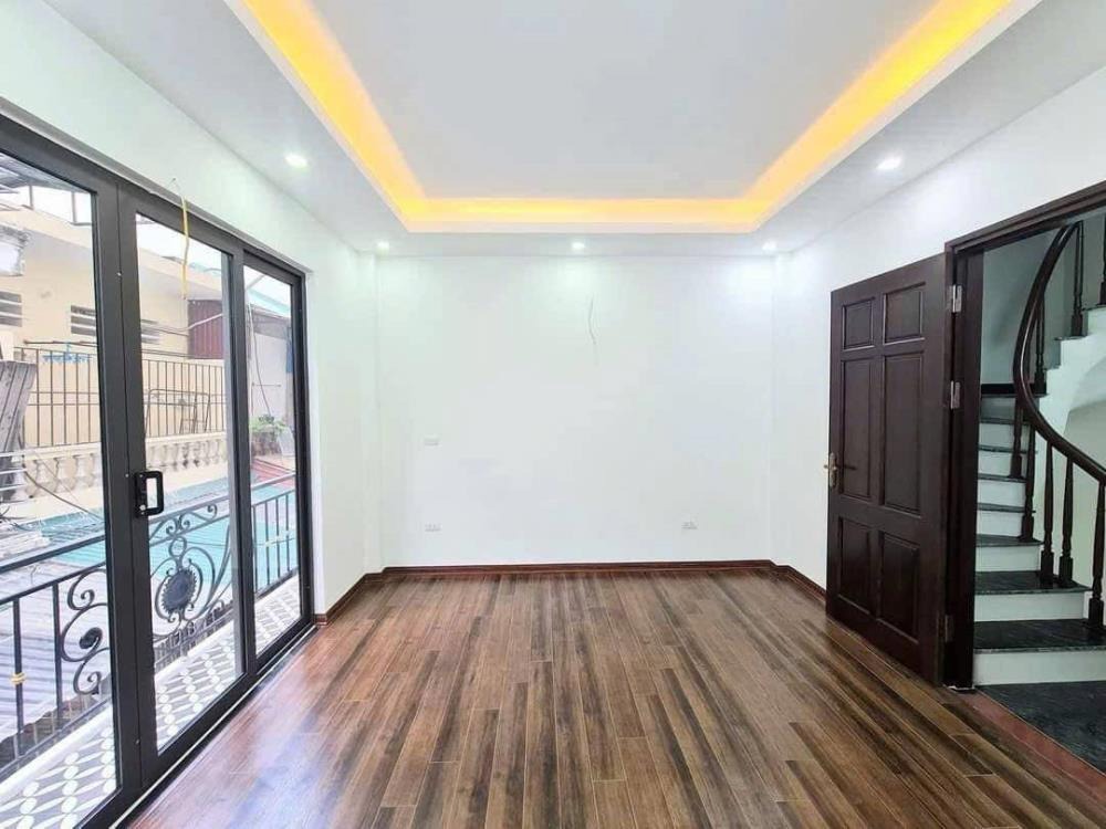 Bán Nhà Phố Trương Định - 33m2, 5 Tầng, Gần Ô Tô, Vị Trí Đắc Địa