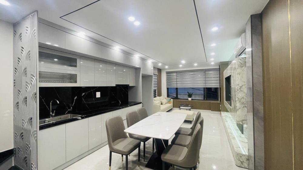 Bán nhà Thạch Bàn, Long Biên 41m2, 7 tầng, giá 10.6 tỷ - Vị trí đẹp, lô góc