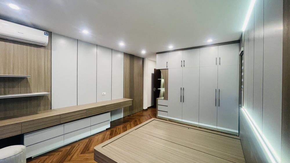 Bán nhà Thạch Bàn, Long Biên 41m2, 7 tầng, giá 10.6 tỷ - Vị trí đẹp, lô góc