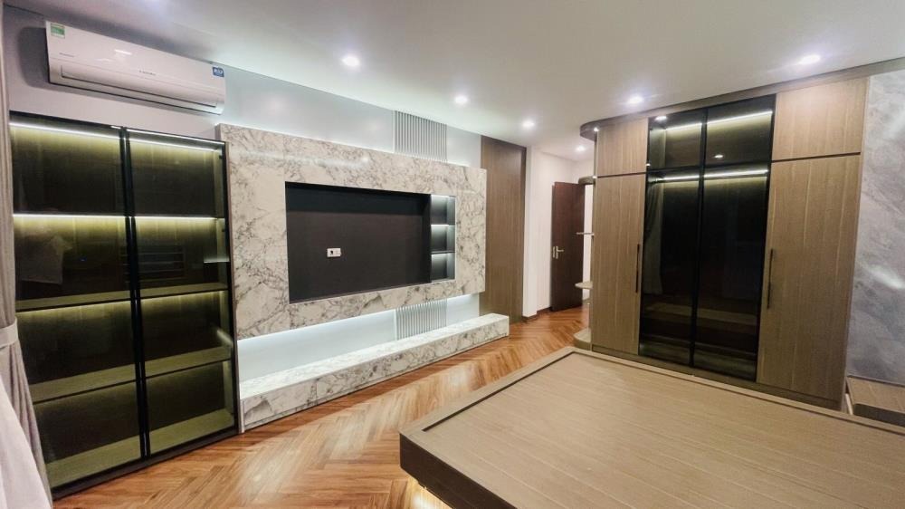Bán nhà Thạch Bàn, Long Biên 41m2, 7 tầng, giá 10.6 tỷ - Vị trí đẹp, lô góc