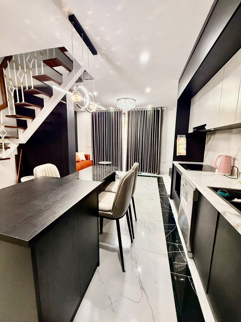 Bán nhà Lò Đúc 42m2, 5 tầng, thang máy, gần Hồ Gươm - Vị trí đẹp, tiềm năng kinh doanh