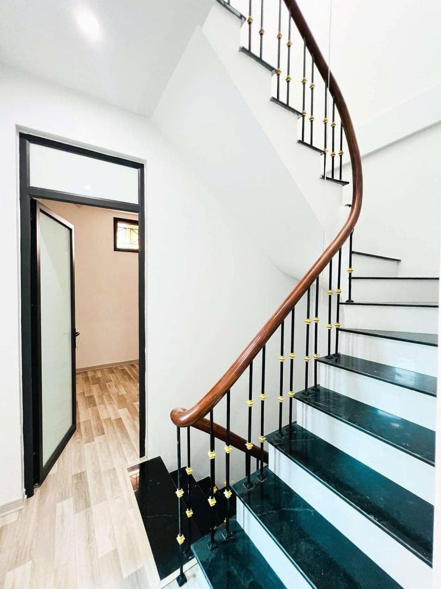 Bán nhà phố Hoàng Mai, Hoàng Văn Thụ 42m2, 4 Tầng - Giá 7.5 Tỷ