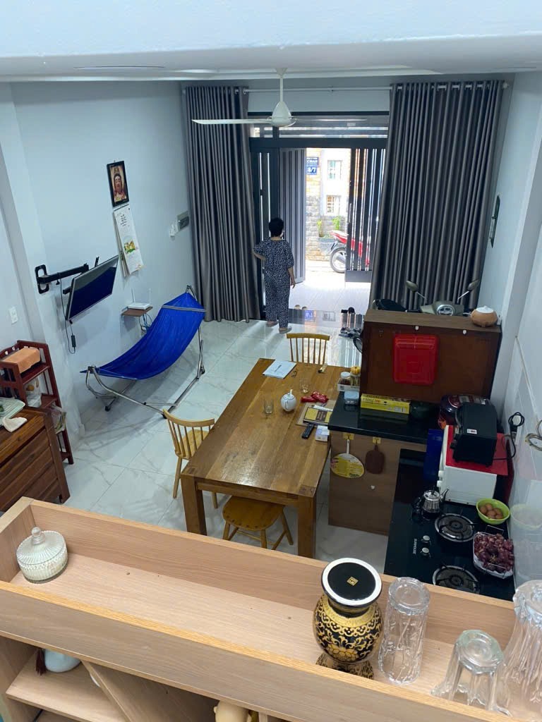 Nhà Đẹp, Vị Trí Đắc Địa - 2 Tầng, 3PN, Gần Vincom - Giá Tốt!