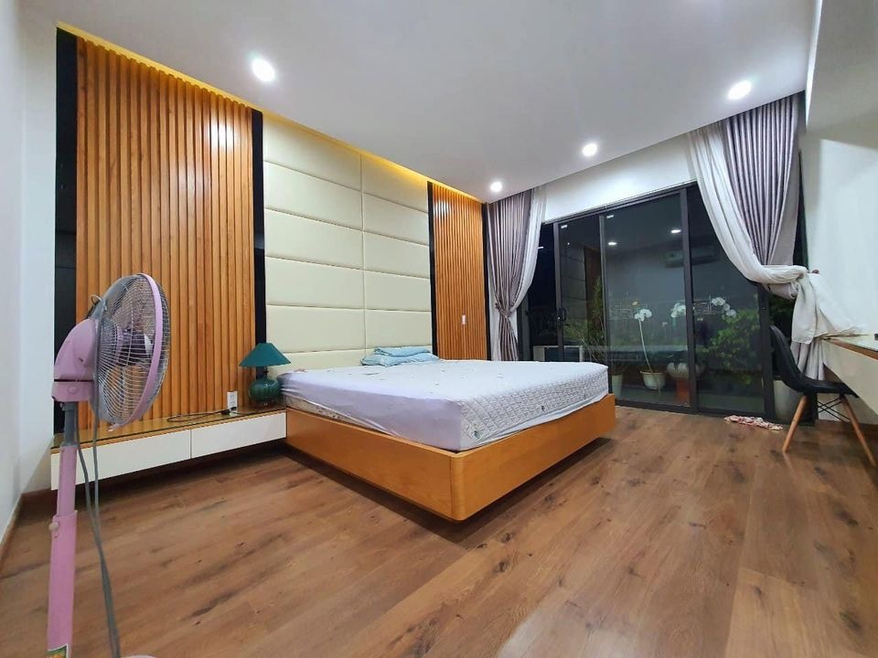 Bán nhà Đội Cấn Ba Đình - 40m² - Mặt tiền 4m - Giá 9.35 tỷ - Vị trí đắc địa
