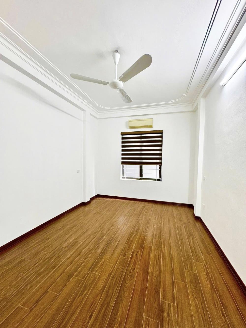 Bán nhà phố Nguyễn Đức Cảnh, Hoàng Mai - 28m2, 4 tầng, Full Đồ, Sổ Đỏ - 5.9 tỷ