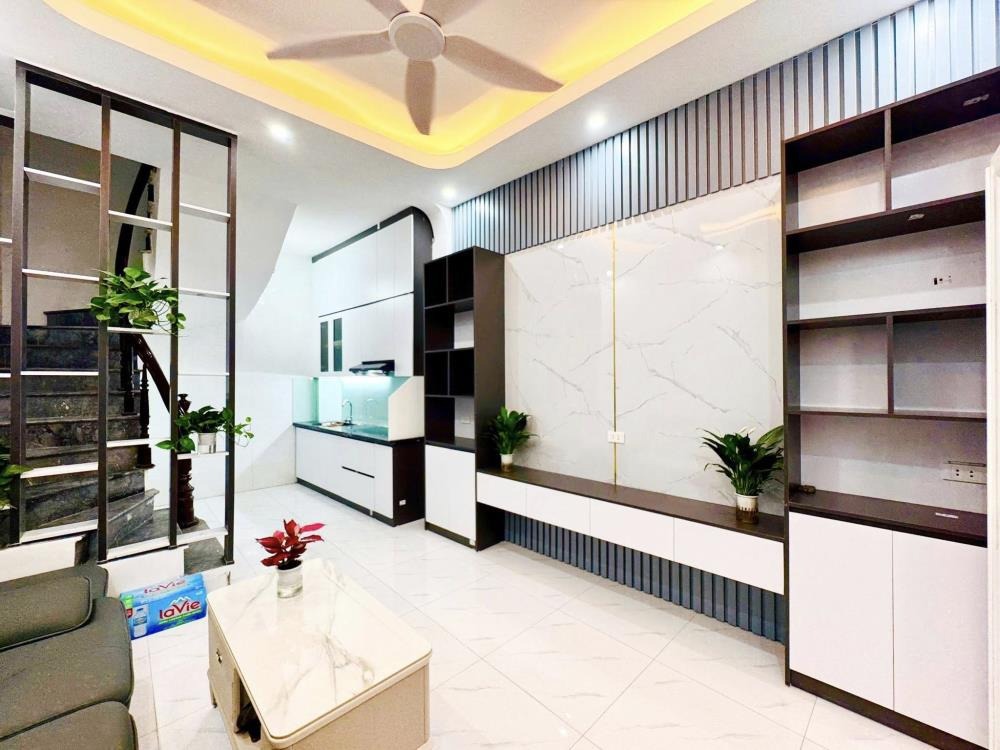Bán nhà phố Nguyễn Đức Cảnh, Hoàng Mai - 28m2, 4 tầng, Full Đồ, Sổ Đỏ - 5.9 tỷ