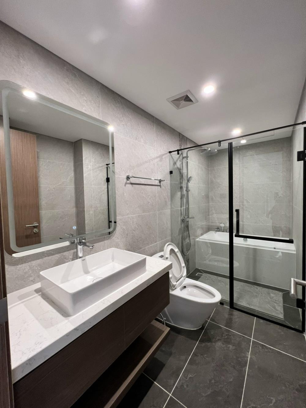 Bán Chung Cư N4CD Trung Hòa Nhân Chính 125m2, 3PN, Giá 7.48 Tỷ - Full Nội Thất