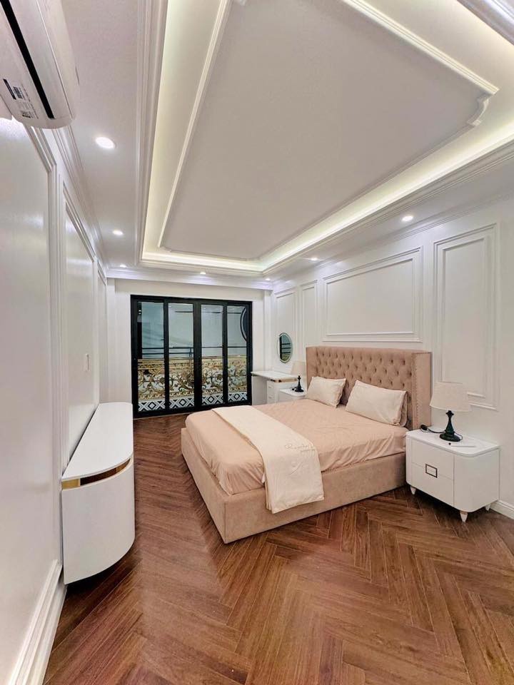 Bán Nhà Phố 5 Tầng, Thang Máy, Hai Bà Trưng - Giá 14.8 tỷ