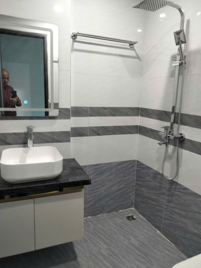 Bán nhà Tân Mai Hoàng Mai: 45m2, 5 tầng, thang máy, gần ô tô