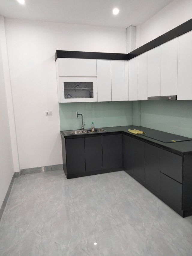 Bán nhà Tân Mai Hoàng Mai: 45m2, 5 tầng, thang máy, gần ô tô