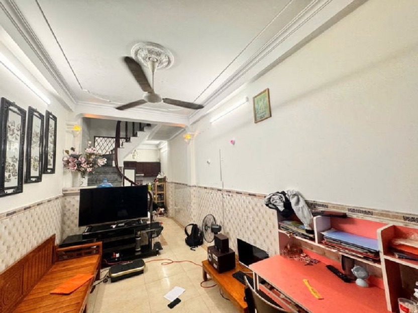 Bán nhà Lĩnh Nam - 31m² 5 Tầng - Full Đồ - Ô Tô Đỗ Cửa - Kinh Doanh - Giá Tốt