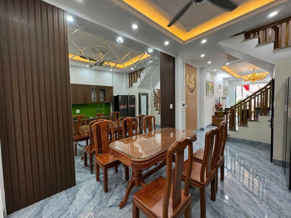 Bán nhà phố Lương Yên, Hai Bà Trưng: 53m2, 4 Tầng, Giá 11.2 tỷ - Vị Trí Đắc Lộc