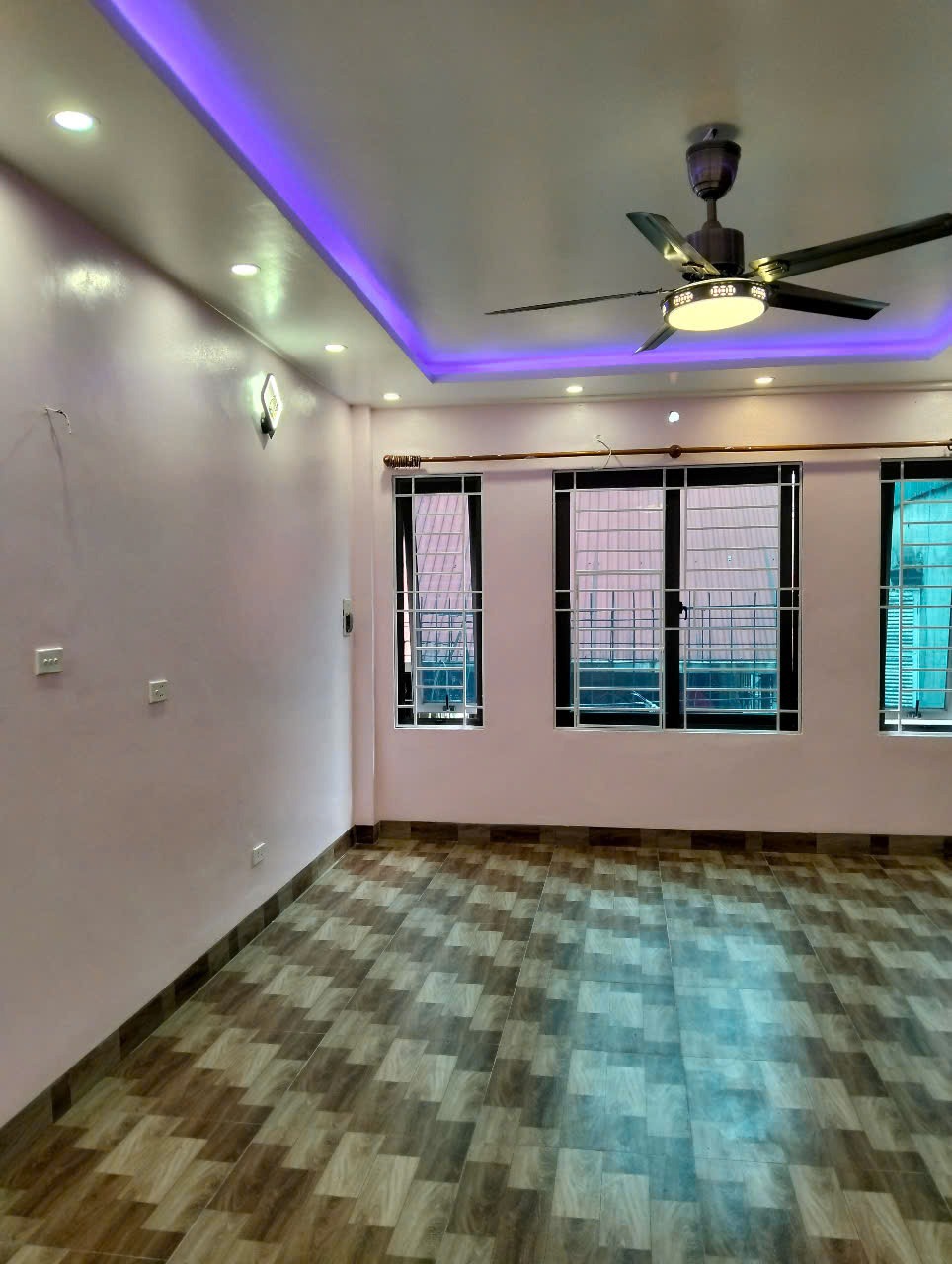 Bán nhà riêng Quận Thanh Xuân - 52m2, 4 tầng, mặt tiền rộng, ô tô vào tận nhà - Giá 19.3 tỷ
