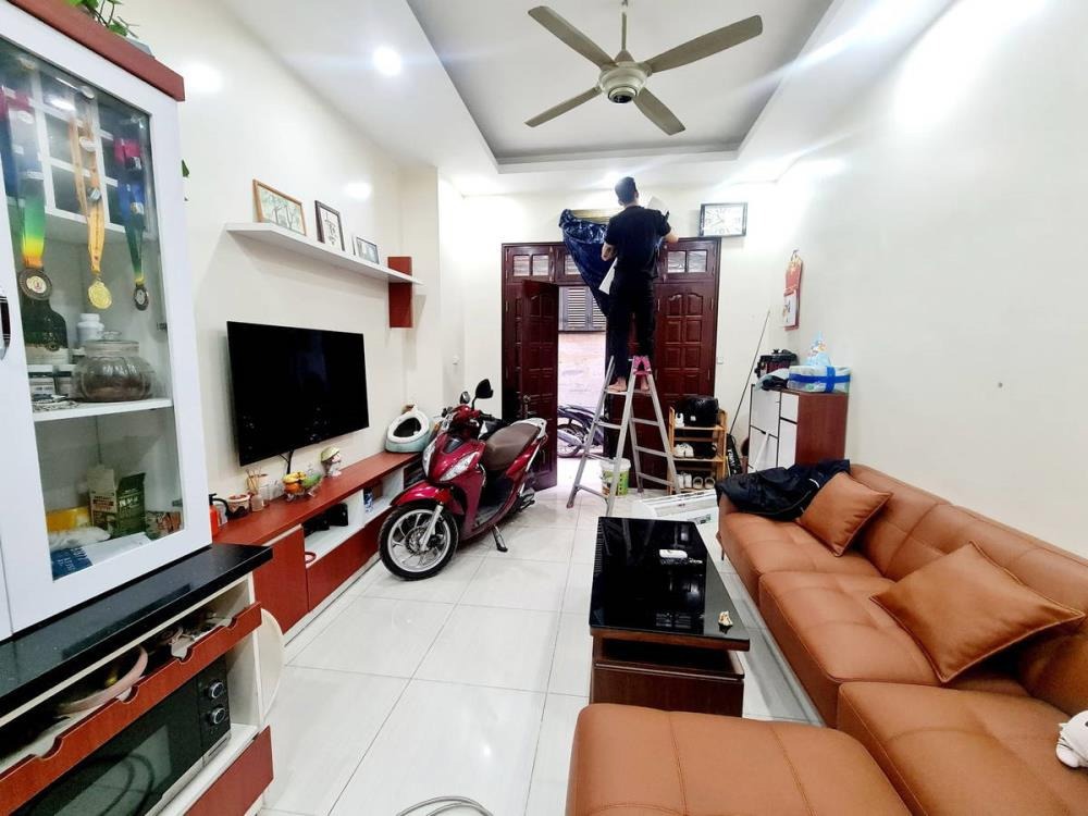 Bán nhà góc 4 tầng, 31m2, mặt tiền 3.9m, lô góc, ô tô vào nhà - Hoàng Ngân, Thanh Xuân